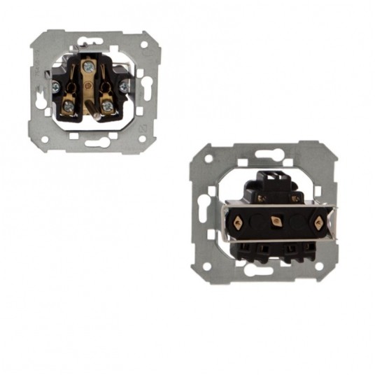 Simon 82 Gniazdo pojedyncze z/u 16A mechanizm -zdjęcie numer 1