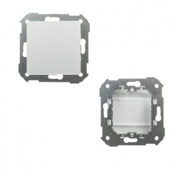 Simon 82 Zaślepka z mostkiem metalowym biała